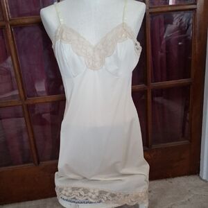 Vintage Vanity Fair Elegant Cream Lace Trim Slip